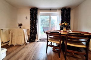 Lounge/Diner- click for photo gallery